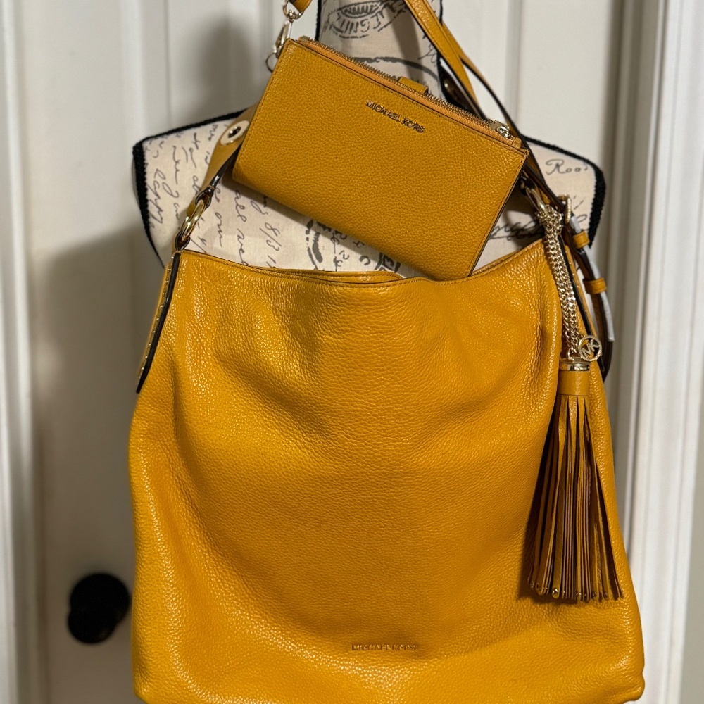 Michael Kors Leather purse and wallet.  Gold  color with Gold grommet